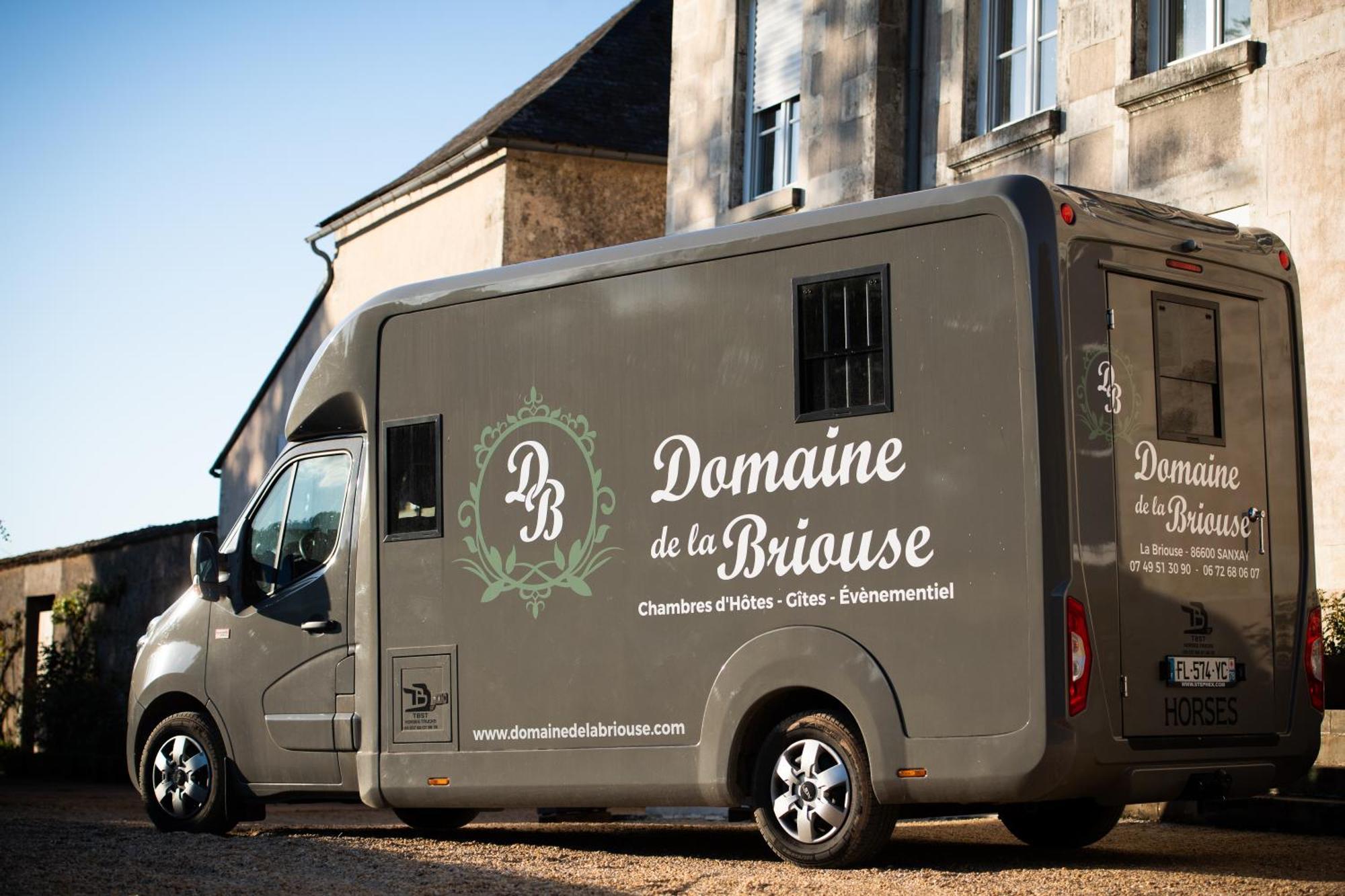 مبيت وإفطار Sanxay Domaine De La Briouse المظهر الخارجي الصورة